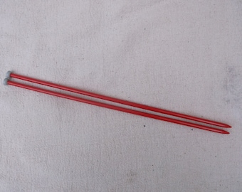 Red knitting needles, plastic knitting pins, size 3 three, 6.5 mm