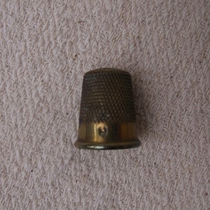 Thimble SEWING MACHINE Sew Craft Solid Brass Metal Russian Souvenir Collection 