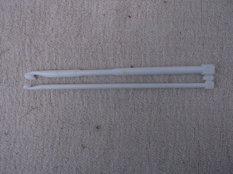 Crochet hooks pair of hooks beginners crochet plastic hooks