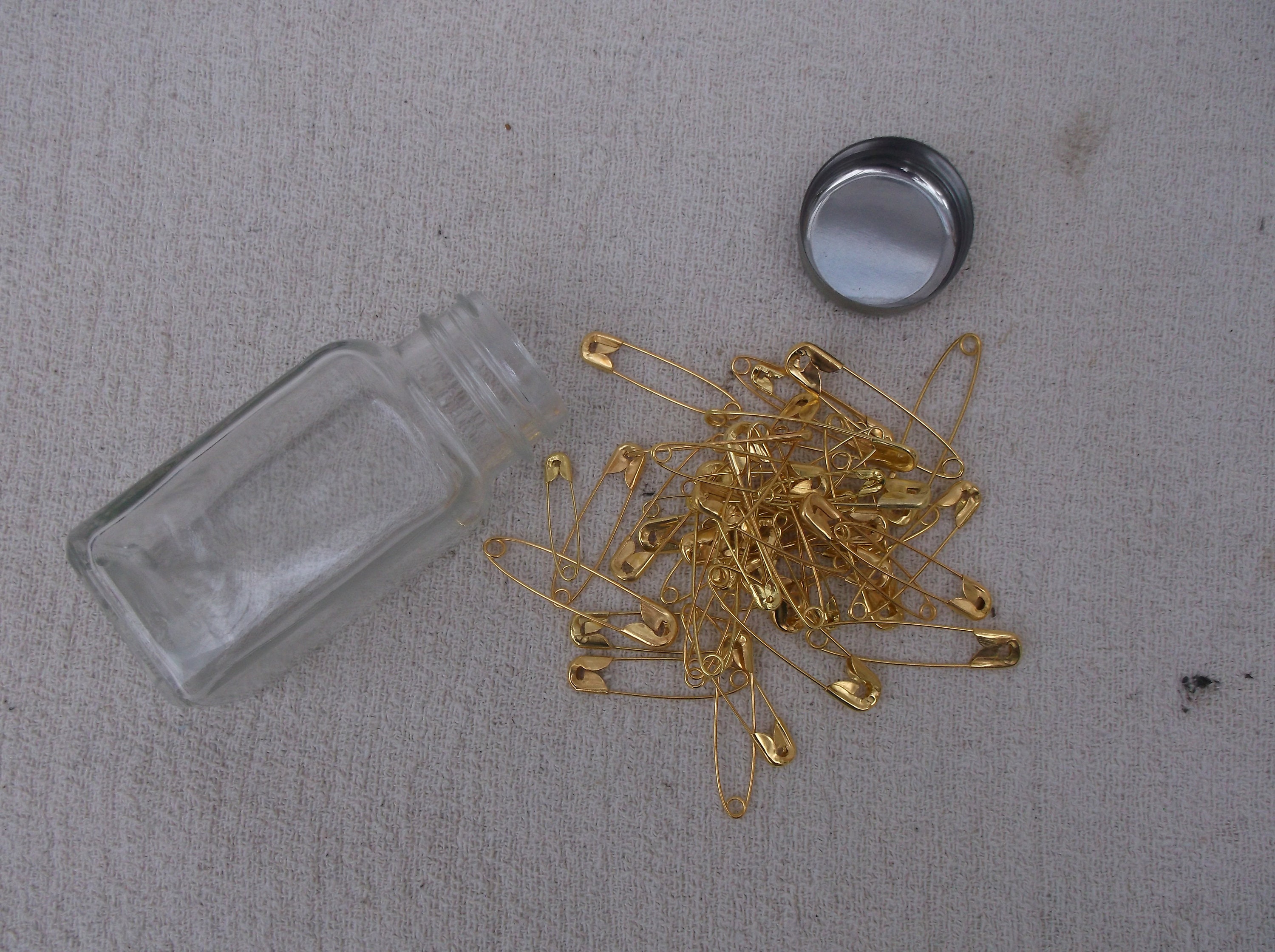 Safety Pin Pot, Vintage Glass Jar, Small Storage Screw Lid Pot, Handbag