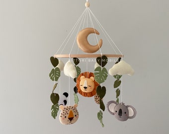 Décor de pépinière de jungle avec girafe léopard koala lion et lune. Cadeau de bébé de genre neutre. Safari mobile suspendu. Thème de baby shower dans la jungle