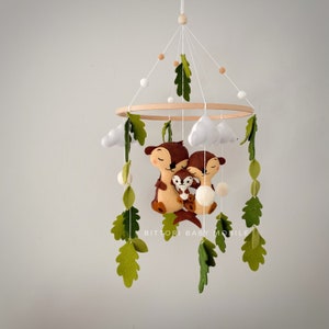 Mobile de pépinière de loutres avec des feuilles de chêne. Décor de pépinière boisée avec une jolie famille de loutres. Cadeau de bébé non sexiste. Cadeau de baby shower boisé. image 10