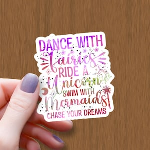 Chase Your Dreams Adesivo lucido impermeabile, Adesivo ispiratore, Adesivo in vinile con citazioni positive, Regalo decalcomania femminista, Adesivo motivazionale