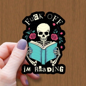 Vaffanculo sto leggendo Skeleton Reader adesivo lucido impermeabile, adesivi in vinile Kindle, decalcomania di Halloween, regalo amante del libro, regalo libresco divertente