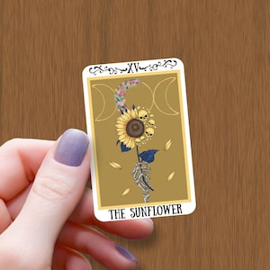 La carta del girasol Tarot Pegatina brillante impermeable, Pegatina bruja, Pegatinas de vinilo de Halloween, Calcomanía de girasol del Tarot, Regalo para amantes del girasol
