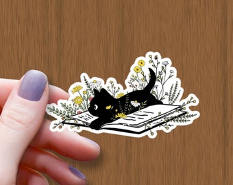 Chat noir sur livre autocollant brillant étanche, autocollant chaton mignon, autocollant vinyle amoureux des livres, autocollants chat floral, décalcomanie lecteur, cadeau étudiant