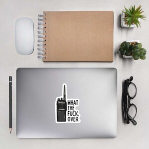 C'est quoi ce bordel, Sticker glacé surrésistant à l'eau, Sticker santé mentale en vinyle, Stickers anxiété, Sticker introverti, sarcastique, cadeau ami rigolo image 3