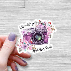 Lorsque la vie devient floue, ajustez votre mise au point autocollant en vinyle brillant imperméable, décalcomanie de motivation inspirante, citations positives, cadeau de photographie