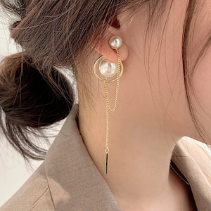Pearl back online earrings dior