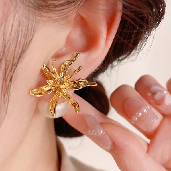 Gold Flower Pearl Stud Earrings / Pearl Back Earring Studs / 925 Silver Stud / Korean Floral Pearl Stud Earrings / Double Sided Pearl Studs