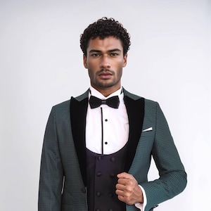 Men Suits ~ Wedding Suit ~ 3 Piece Suits ~ Prom Suits, Slim fit Peak Lapel one Button Tuxedo, Green Slim Fit Peak Lapel Tuxedo