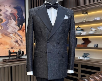 Abito da sposo doppiopetto nero slim fit con revers a punta.