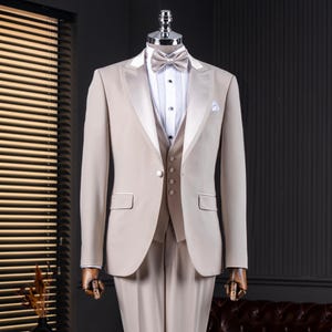 Men&#39;s Beige Groom Wedding 3 Piece Slim fit Jacket Vest Pants Tuxedo, Men&#39;s Beige Peak Lapel Tuxedo Suit, Beige Party Wear and Prom Suit