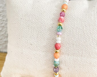 Fancy bracelet made by hand with 3mm natural pearls. Different colors available.