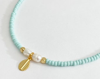 Fancy choker necklace, made with Miyuki pearls and small gold or silver charms. Several colors available