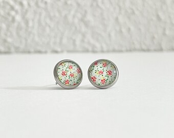 Handcrafted earring. Cabochon made of resin and floral print, 8mm stainless steel studs, hypoallergenic.