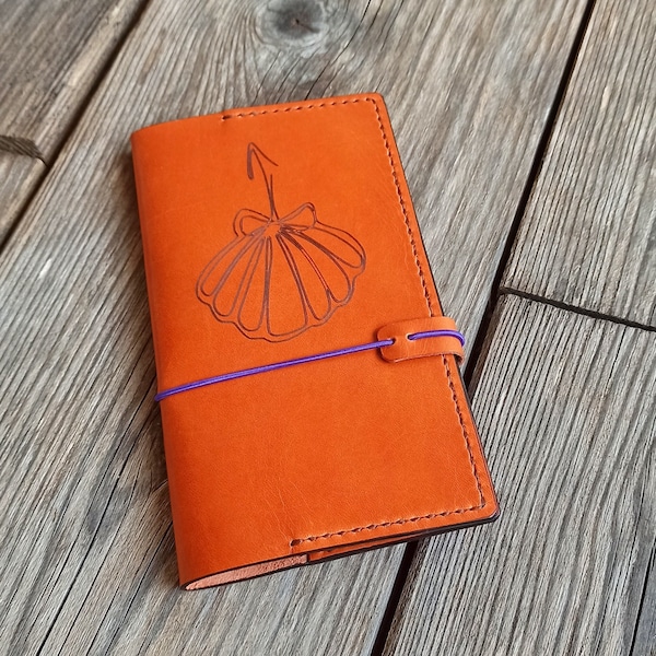 Funda para credencial de peregrino del Camino de Santiago marrón.Funda cuaderno de viaje marrón.Funda cuaderno piel marrón