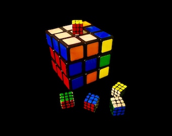 Poppenhuis miniatuur Rubix Cube - klein speelgoed - poppenhuisaccessoires - poppenhuis miniatuur speelgoed - poppenhuis speelkamer