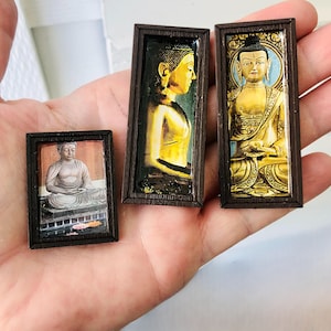 Conjunto de 3 imágenes en miniatura de Dollhouse - Arte de pared en miniatura - Arte enmarcado en casa de muñecas - Obras de arte de Buda en miniatura - Marcos de cuadros en miniatura