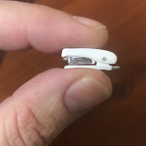 Dollhouse miniature stapler - Realistic miniatures - Dollhouse stationary - Dollhouse Accessories - Tiny stapler