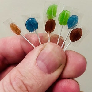 Dollhouse lollipops - 1:12 scale miniature candy - Dollhouse Miniatures - Tiny Candy - Dollhouse miniature suckers