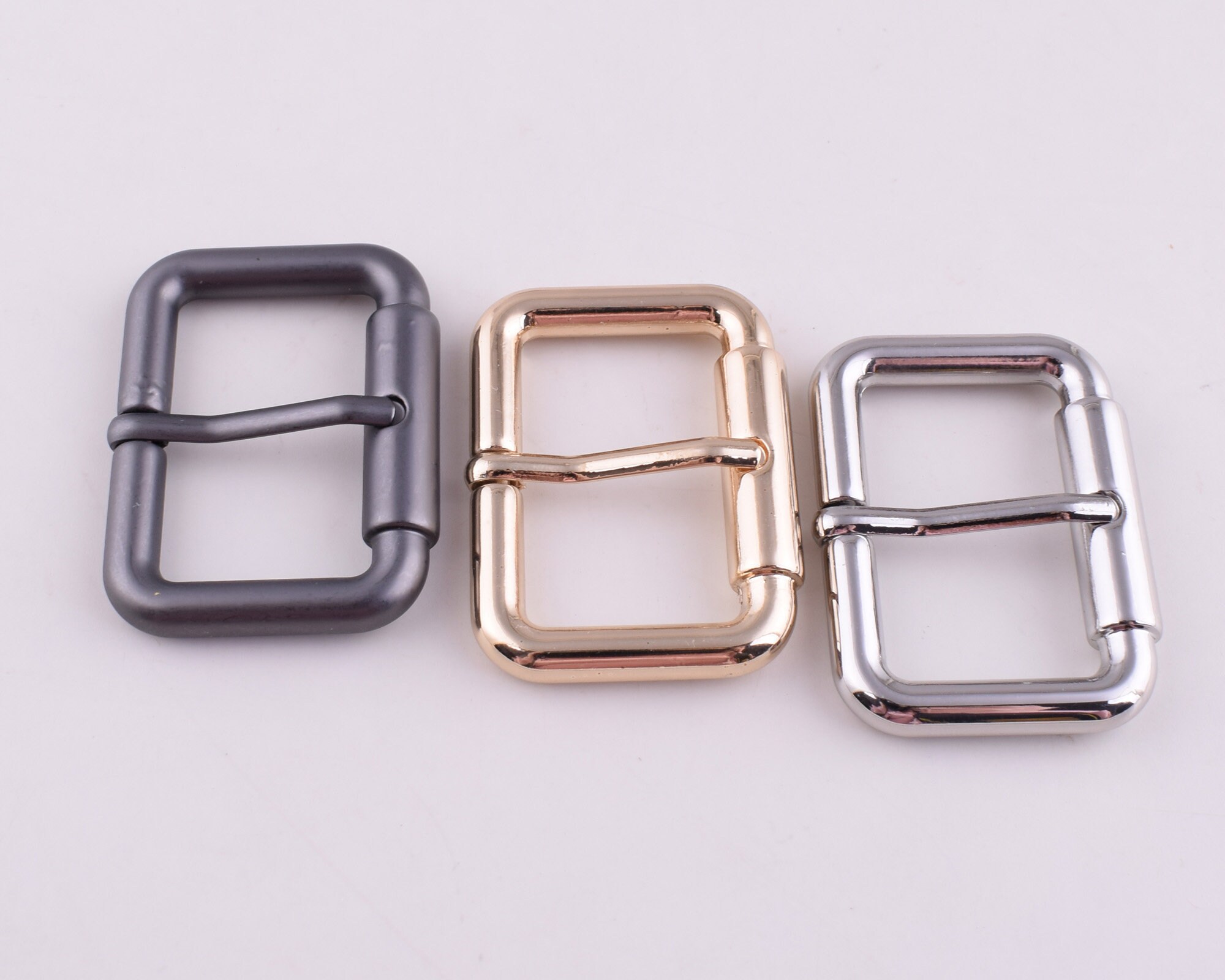 金属ピンバックル、32 mm マットブラック/ライトゴールド/シルバー