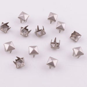 Nailheads Ohrstecker, Matte Silber Pyramide Krallen Ohrstecker, 5mm Mini Spikes Prong Nieten, Mode dekorative Nieten Nieten für Leder arbeiten 200 Stück