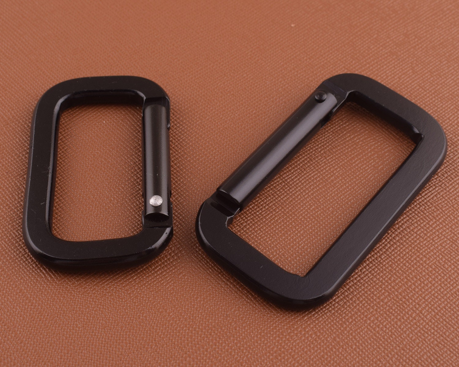 Black Aluminum Carabiner Square Carabiner Key Ring 2 Sizes Black Aluminum Carabiner Square Carabiner Key Ring 2 Sizes