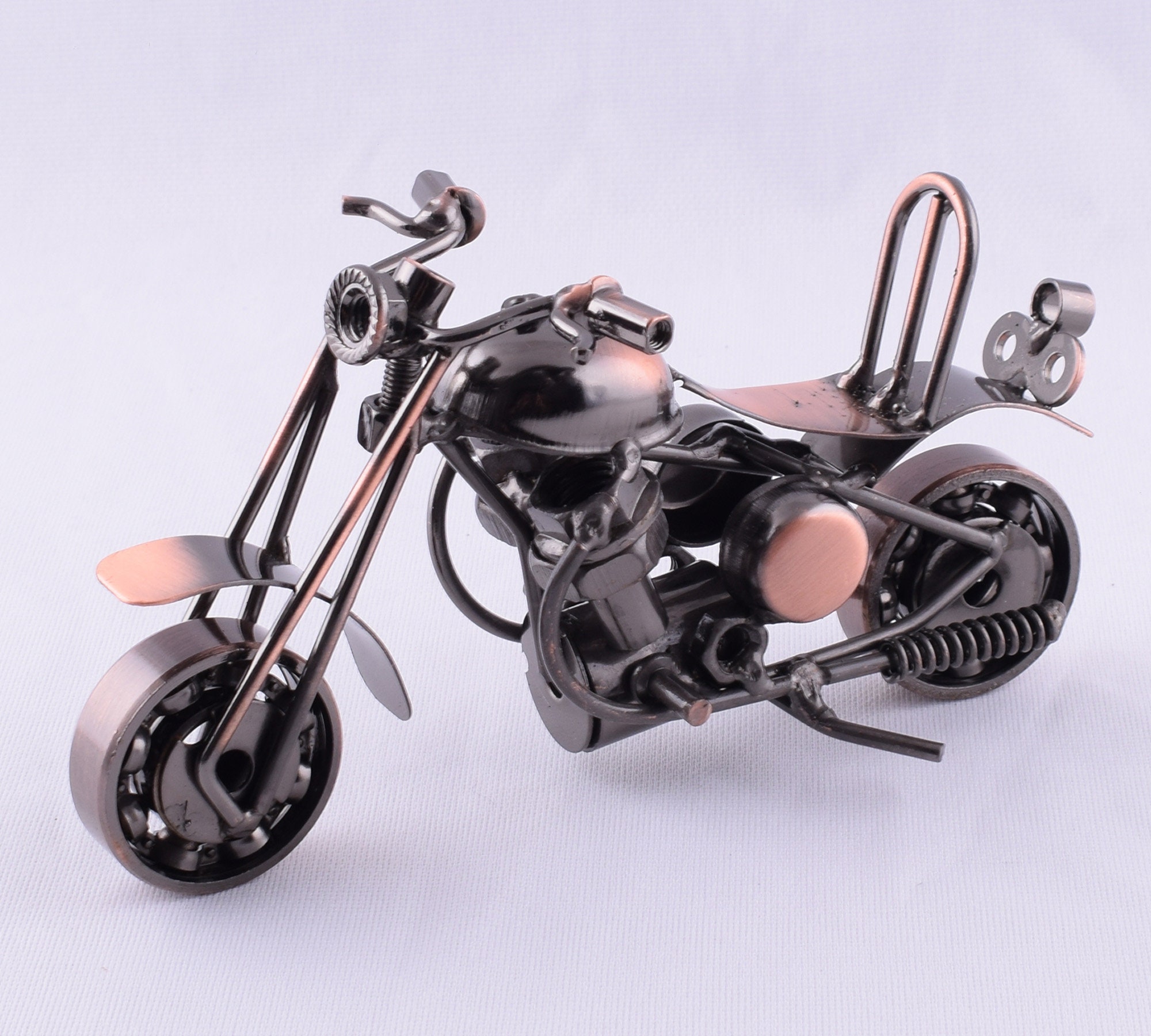 Maquette Moto Rétro En Fer – 20 X 12 X 7 Cm – Artisanale, Chaîne Et Roues Mobiles – Décoration Ou Cadeau