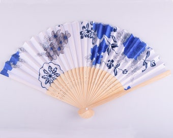 Hand Fans Chinese Silk Fans Blauw en wit porselein stijl bloem Bamboo Folding Fans voor Wedding Party Gift, Art Nouveau vouwen hand fan