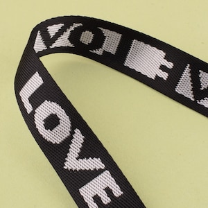 1 pulgada (25 mm) cinta de nylon de cinta de nylon de cinta de cincha negra, letras de cinta de artesanía blanco "amor" cinta para cinturón / bolsa / perro / collar de llave haciendo (corte a tamaño)