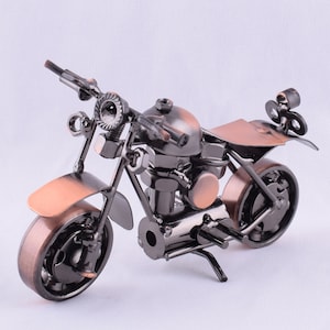 Modèle de moto en cuivre, figurine de moteur vintage Statue de moto, ornement de bureau de moto à domicile Décor artisanat pour adultes et adolescents - France