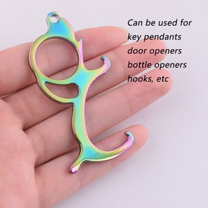 Abridor de porta, formato de cachorro arco-íris de 70 mm, sem toque, empurrador de botão higiênico, cordão, pingente de chaveiro, abridor de garrafa de cerveja, gancho (presente especial)