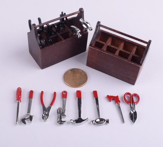 Mini kit de herramientas, modelo de herramienta, herramienta en miniatura  de casa de muñecas, negro / rojo metal llave martillo tamaño modelo, caja  de herramientas de madera, piezas juguetes pasatiempos regalo 