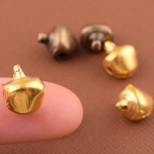 Gold/bronze jingle bells Charms Christmas Holiday Bells,pet Necklace Pendants Bell Pet Accessories Supplies