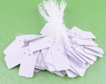 Quadratische Papier-Tags, Miniatur-Hang-Tags mit Seil, weiße Produkt-Etiketten leere Geschenkanhänger Schmuck-Karte, Preis Hang Tags 100 Stk