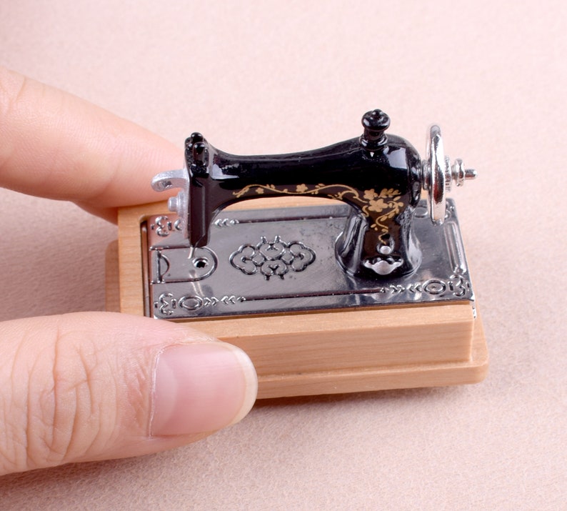 Dollhouse Miniature Sewing Machine,scissors and thread,Dollhouse Vintage Mini Sewing Machine 1:12 Scale dollhouse furniture,Gift For holiday image 4