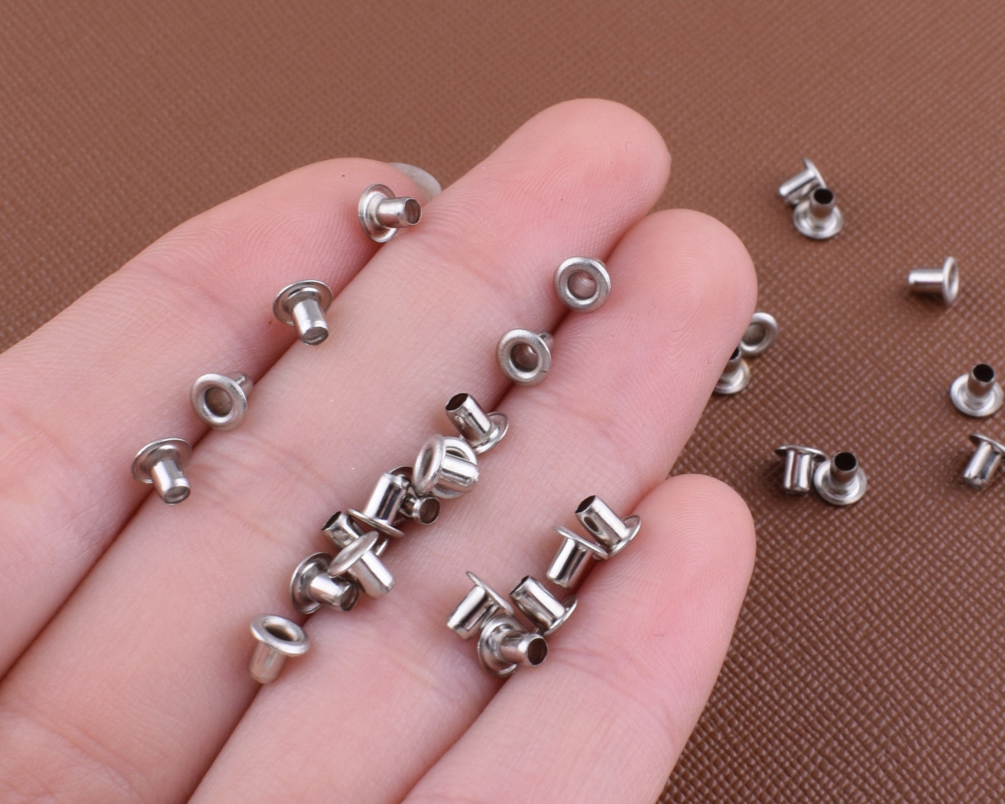 Kit 300 Occhielli Autoportanti In Metallo Argento Con Rondelle – Diametro 4mm, Per Pelle, Scarpe, Borse E Tela