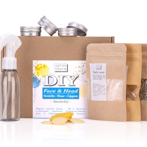 Peut inclure: Un kit de démarrage DIY pour le visage et la tête avec des ingrédients naturels. Le kit comprend un flacon pulvérisateur, cinq petites boîtes métalliques, trois sachets en papier kraft avec étiquettes et un tas de disques de cire jaune. Les étiquettes sur les sachets indiquent "Salz, rosé" et "spree therm DIY Face & Head Gesicht - Haar - Lippen Starterkit - Pflegende natürliche Zutaten - 100% Handmade in Deutschland - unparfümiert - Entdecke die kreativen Ideen & Möglichkeiten - Starterset".