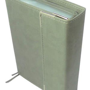 Couverture de la Bible des Territoires du Nord-Ouest | Couverture de bible standard 2013 en cuir PU gris de qualité supérieure | Fermeture à rabat magnétique