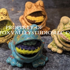 Glazed Ceramic Frog Scrubbie holder with double thickness handmade Scrubbie