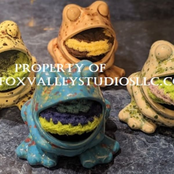 Glazed Ceramic Frog Scrubbie holder with double thickness handmade Scrubbie