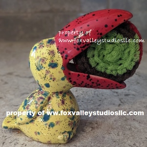 Big billed bird scrubbie holder with scrubbie