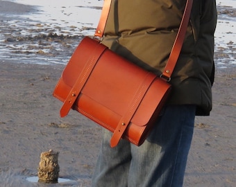 Leather shoulder bag. Messenger bag. Crossbody purse.