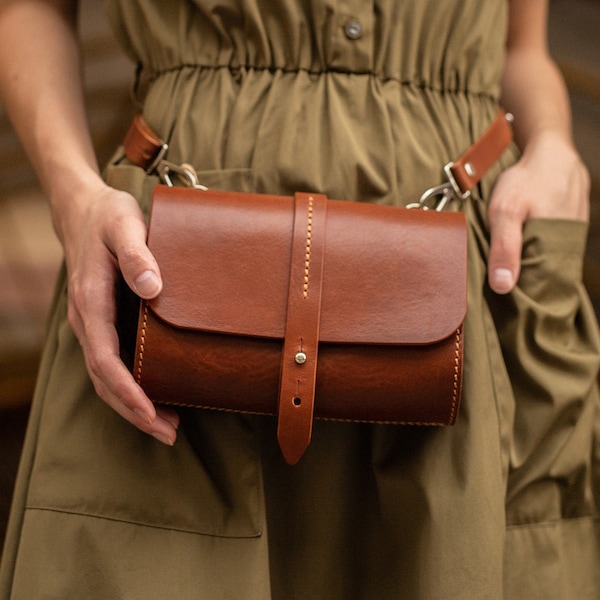 Leather convertible fanny packs and shoulder bag, Minimalist womens belt bag and crossbody bag, Waist bag, Evening clutch.