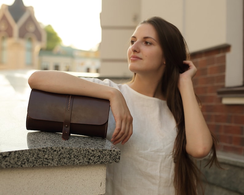 Sacs à bandoulière en cuir pour femmes. Sac à main bandoulière. Sac à bandoulière. dark brown