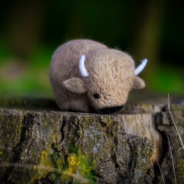 Needle Felting Kit - BISON - learn how to make a bison and spend your time creatively, DIY wild animals