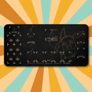 Évoli, tapis de jeu Pokémon TCG, tapis de bureau, cadeaux pour les geeks, cadeau d'anniversaire pour fan de Pokémon TCG pour lui, nom personnalisé de tapis de jeu Pokémon tcg