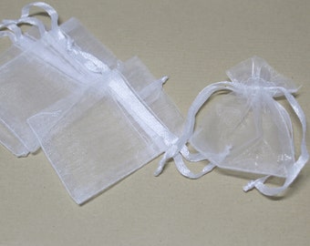 Petits pochons en organza blanc