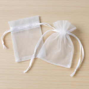 Petits pochons en organza blanc